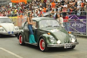 Desfile de Autos Clásicos y Antiguos