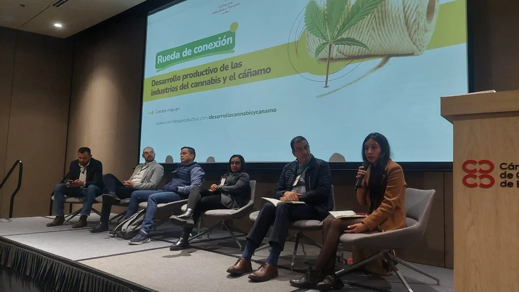 Rueda de Conexión del Cannabis y el Cáñamo. Rueda de Conexión del Cannabis y el Cáñamo.