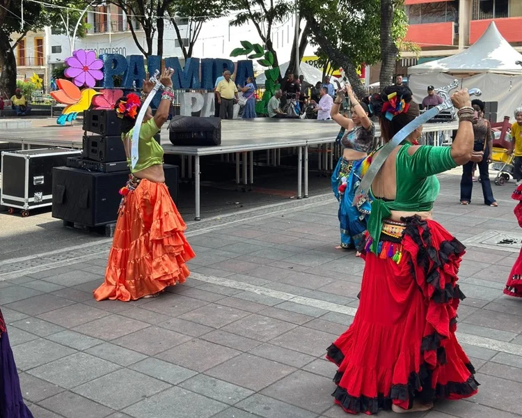 Arte y Cultura: Un Viernes Festivo. Arte y Cultura: Un Viernes Festivo.