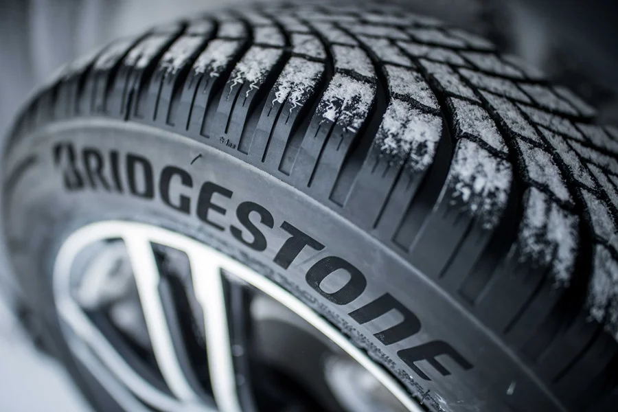 Bridgestone Potencia y Rendimiento. Bridgestone Potencia y Rendimiento.