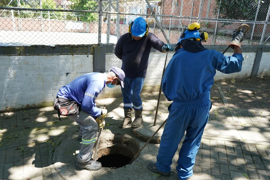 Alcantarillado Limpio, Comunidad Segura. Alcantarillado Limpio, Comunidad Segura.