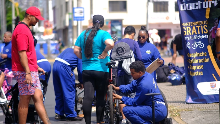 Bici-Doctores Ruedan en Cali.