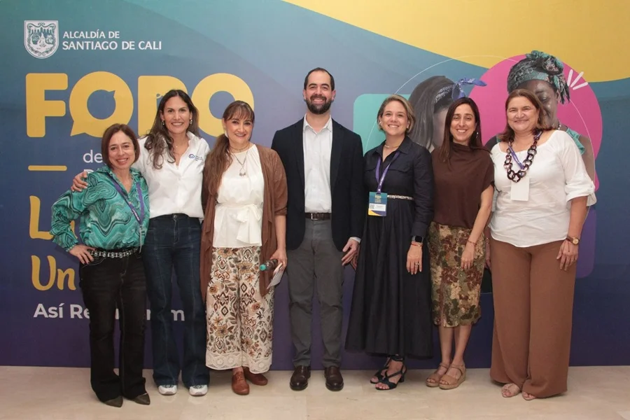 Conexión Educativa Impulsa una Nueva Vibra en el Foro Distrital de 2025.
