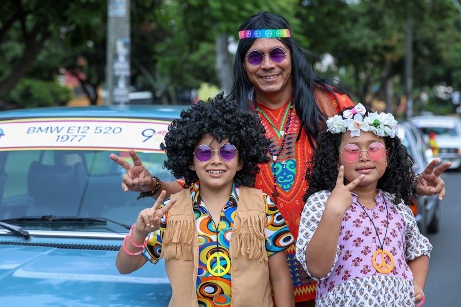Autos Clásicos Toman la Feria de Cali en un Desfile de Memoria Urbana.