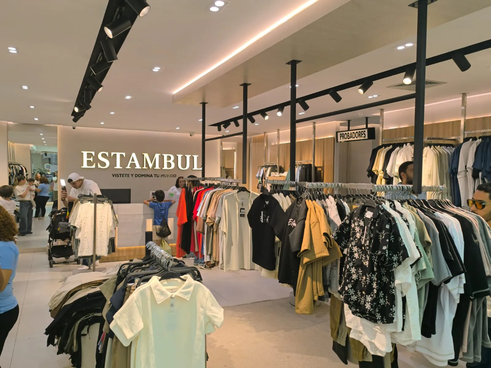 Estambul Revoluciona La Moda Decembrina con su Nueva Línea Familiar