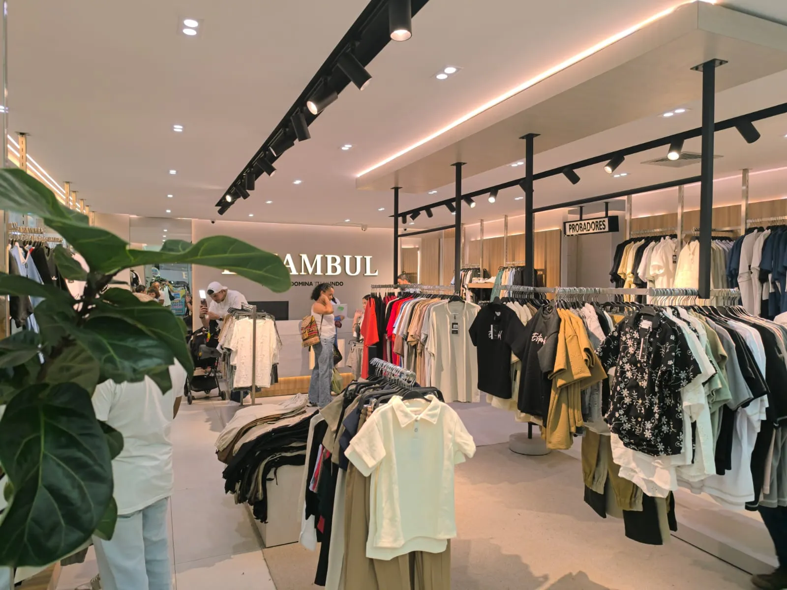 Estambul Revoluciona La Moda Decembrina con su Nueva Línea Familiar