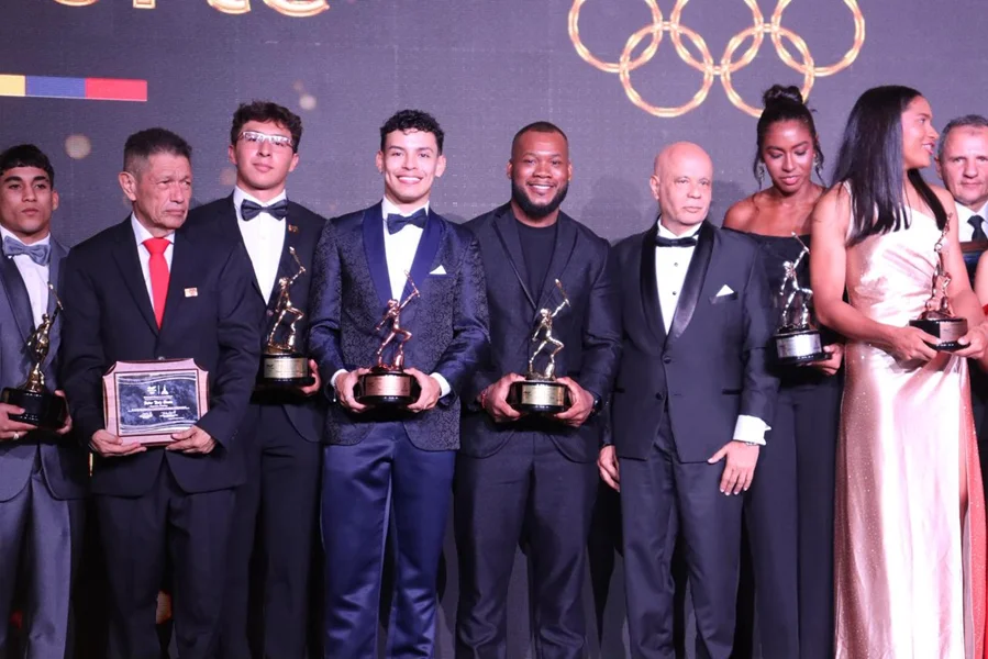 Superación Olímpica Marca Una Era Yeison López Domina el Deporte Colombiano.