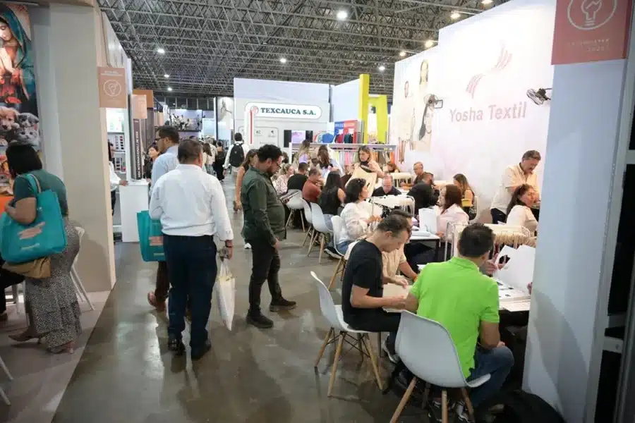 Colombiatex Marca Territorio Económico En Medellín. Colombiatex Marca Territorio Económico En Medellín.