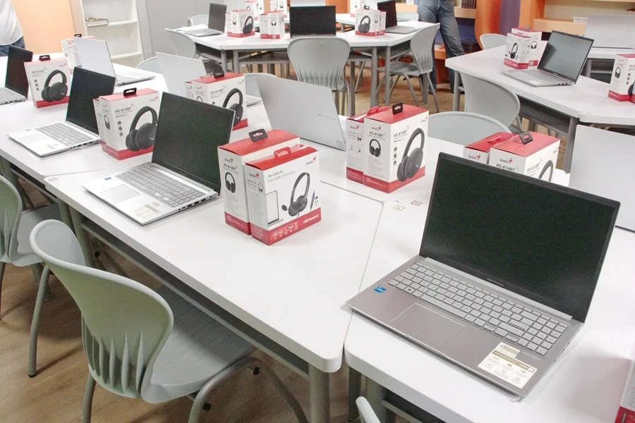 Bilingüismo Transforma El Futuro De Los Jóvenes En Villacarmelo. Bilingüismo Transforma El Futuro De Los Jóvenes En Villacarmelo.