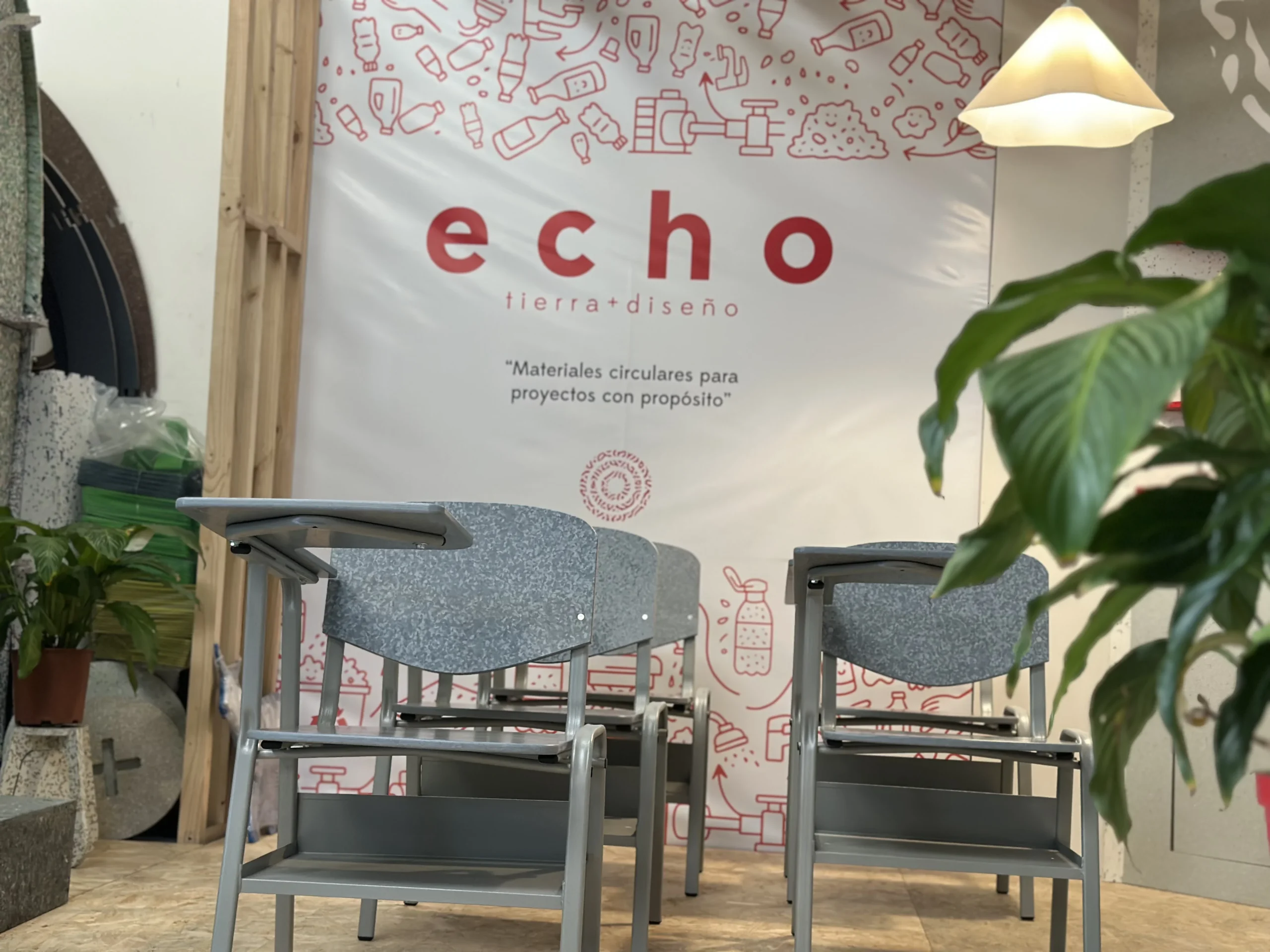 Pupitres Reciclados Transforman Plástico En Educación En Barranquilla.