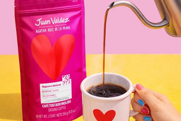Café Se Convierte En Moda Con Alianza Entre Juan Valdez Y Agatha Ruiz De La Prada.