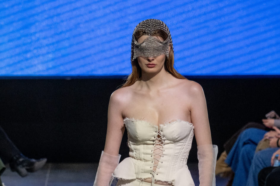 Diseño Colombiano que Asombra en las Pasarelas de Madrid.