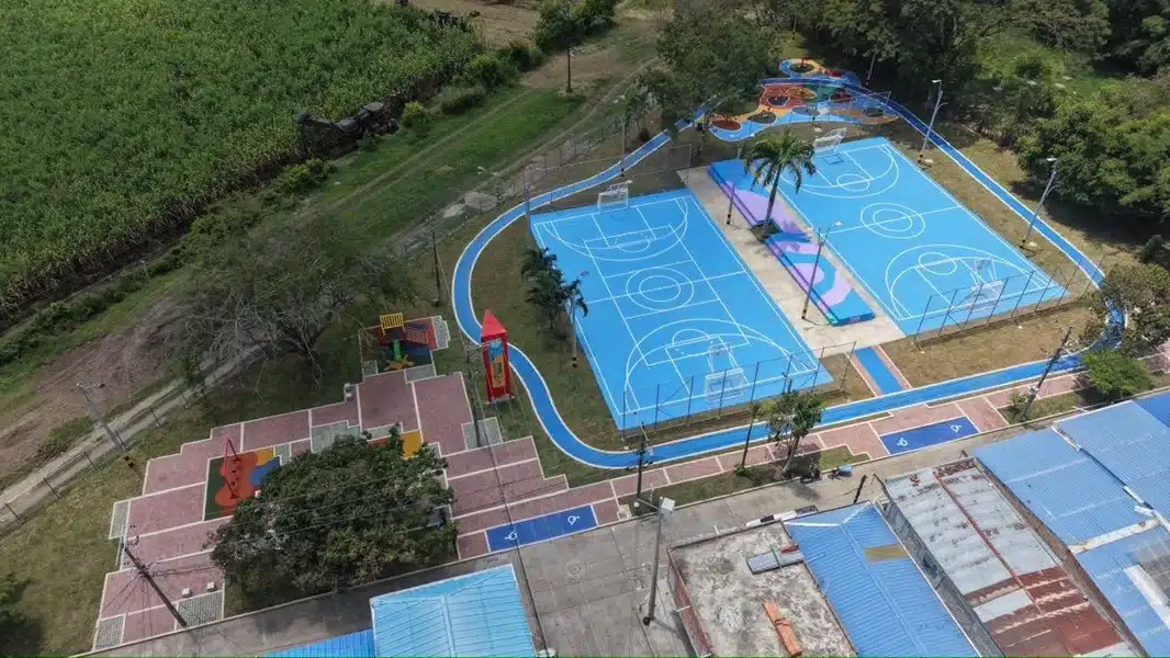 Cancha Revoluciona El Deporte Escolar En Rozo Y Cambia La Historia.