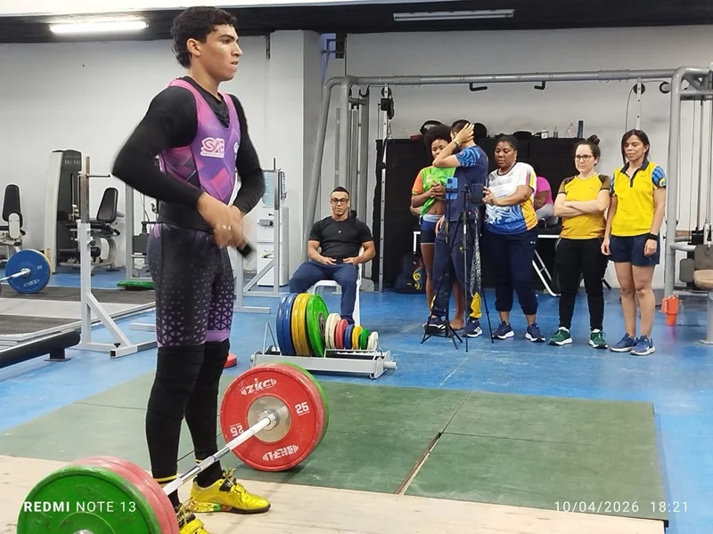 Cali Fortalece la Preparación de Pesistas para Competir en Panamá. Cali Fortalece la Preparación de Pesistas para Competir en Panamá.