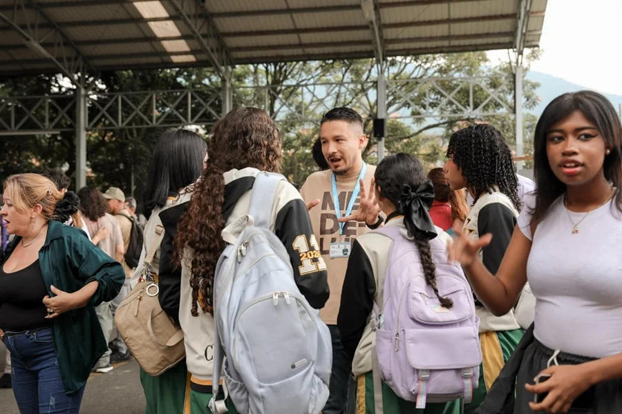 Estudiantes de Medellín Transforman su Futuro con Orientación Vocacional.