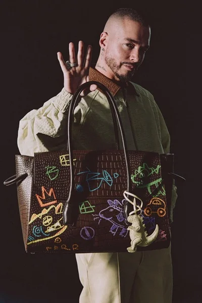 Cápsula de Vélez y J Balvin.
