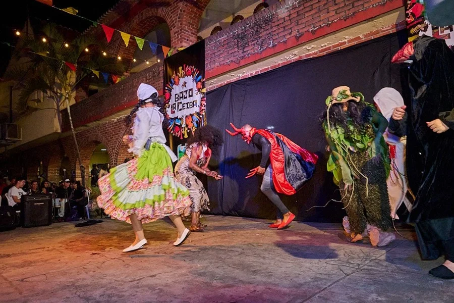 Bajo la Ceiba se Reunió el Arte de Palmira para Encender la Cultura.