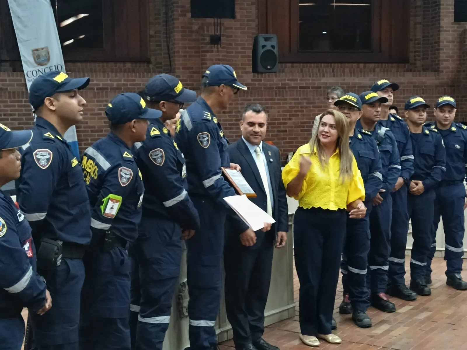Concejo de Cali Exaltó la Valentía Internacional de Rescatistas Bomberiles Concejo de Cali Exaltó la Valentía Internacional de Rescatistas Bomberiles