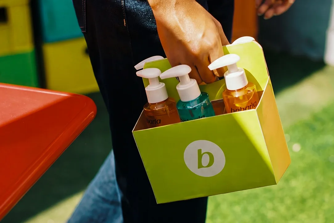 Babaria con B de Belleza Reinterpreta la Confusión de su Nombre.