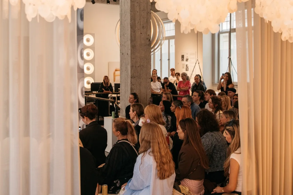 Semana de la Moda de Copenhague Impone su Fuerza en Jornada Memorable.