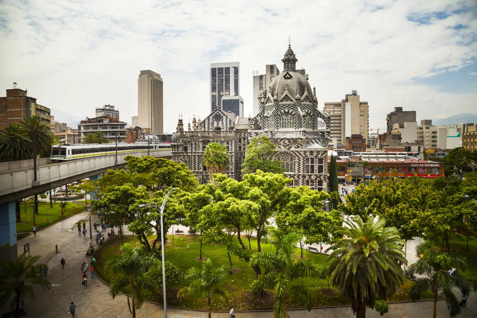 Medellín Alista la Semana del Turismo para Impulsar la Sostenibilidad Económica.