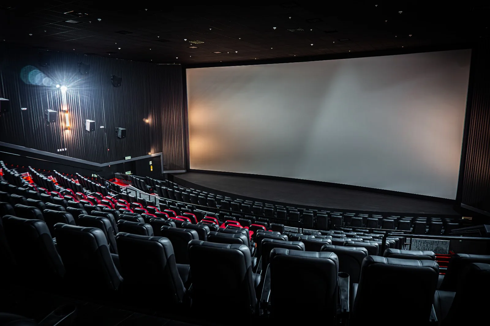 Cinemark Reabre en Pereira Tras el Terremoto con Funciones Totalmente Gratuitas.