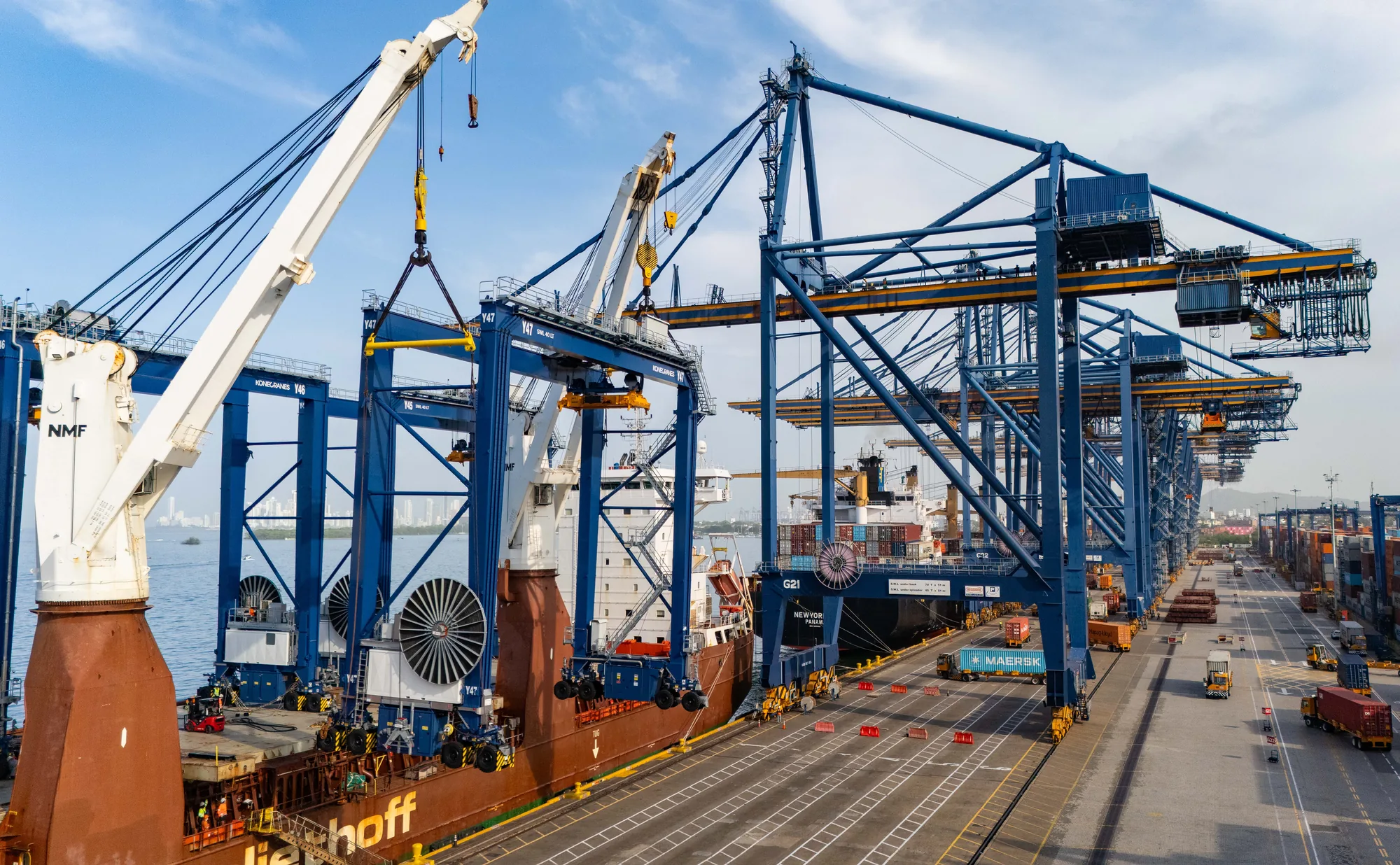 Grupo Puerto de Cartagena Recibe Primeras Cinco Grúas RTG.