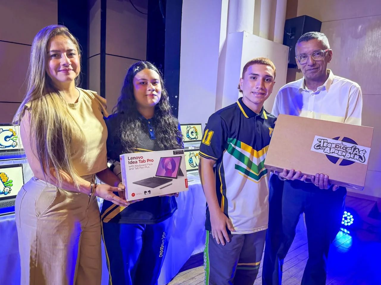 Palmira Entrega 39 Equipos Tecnológicos a Estudiantes.