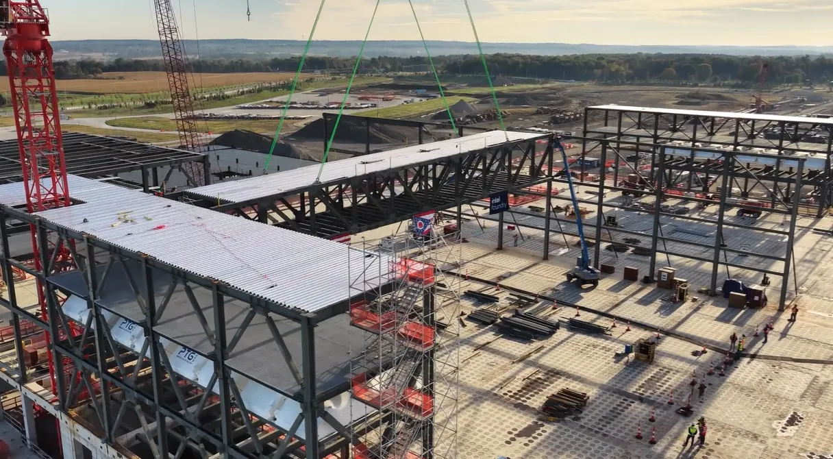 Intel Avanza en la Construcción de su Sexta Planta.